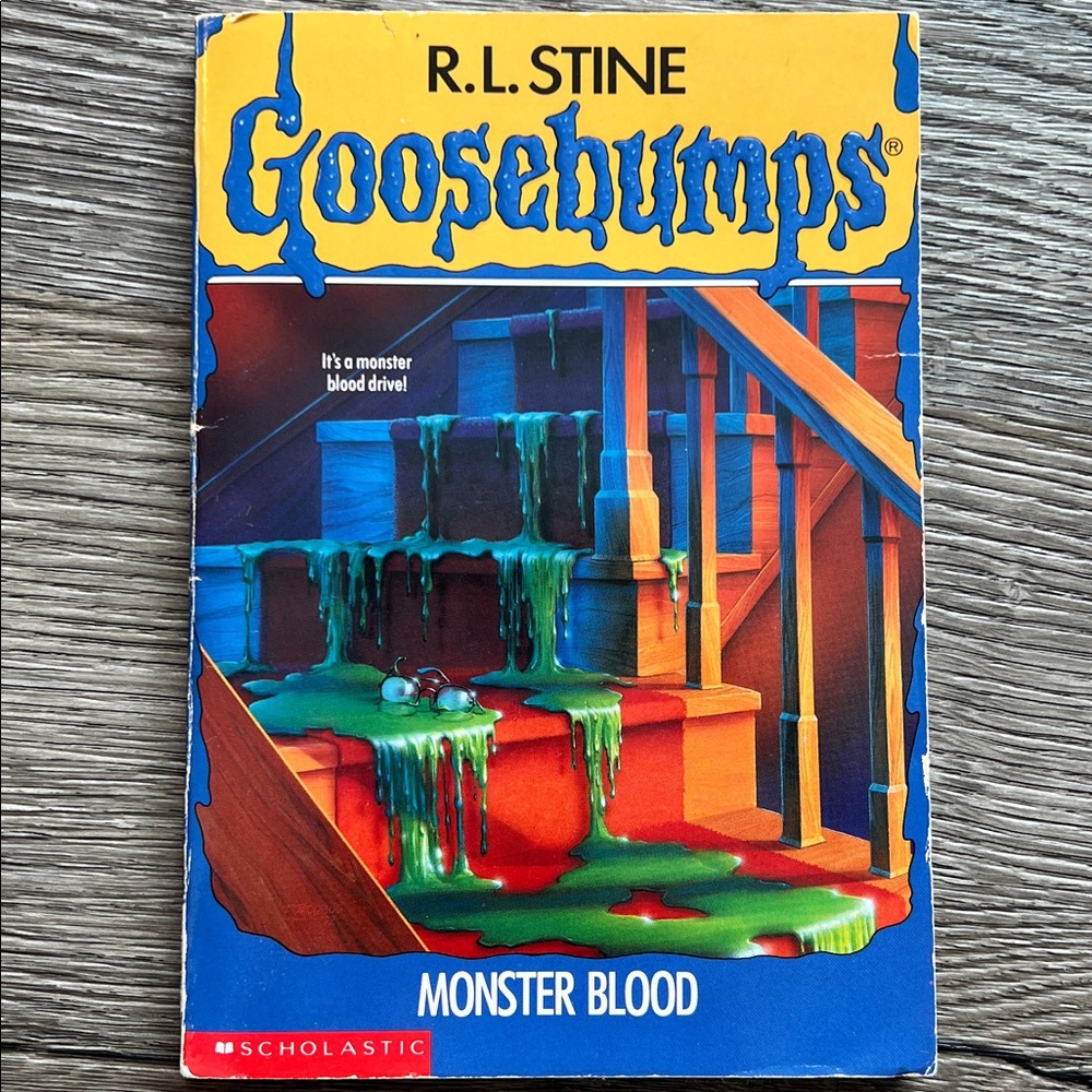 VINTAGE lot of 2 GOOSEBUMPS books by R.L. Stine Apple Paperback book 1990’s - Picture 14 of 17